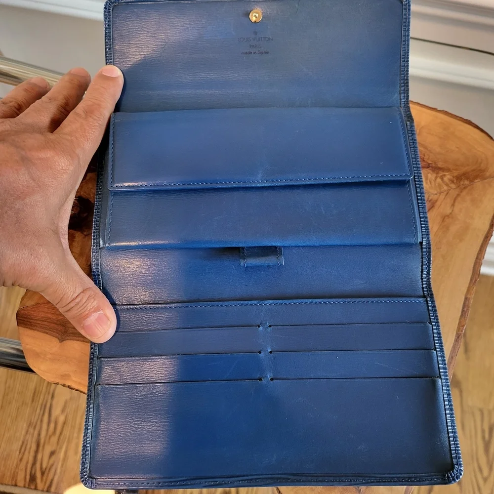 Louis Vuitton Epi Porte Tresor International Long Wallet..Authentic...